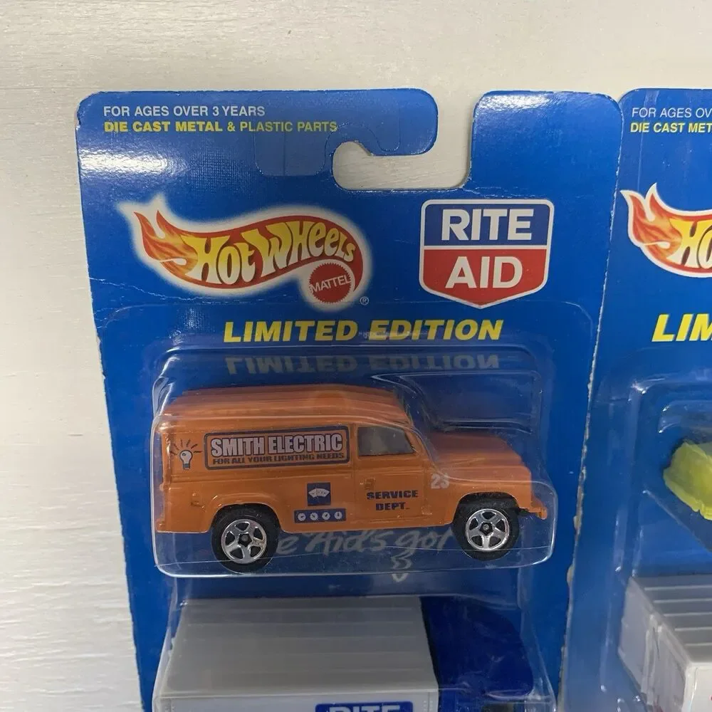 Hot Wheels Vintage 2-pack 90 year anniversary Ride Aid, Woolworth, Lucky Zender